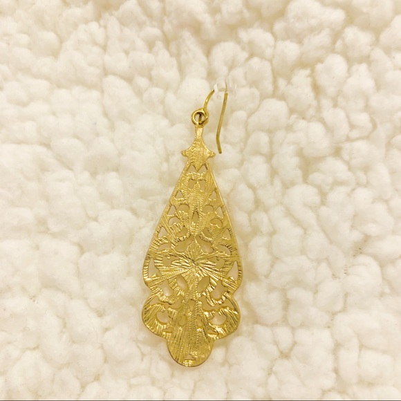 Gold tone damask drop earrings - Picture 8 of 8